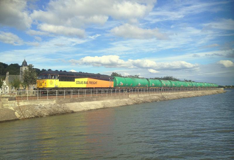 Photo of 56105 skirting the Firth of Forth at Culross