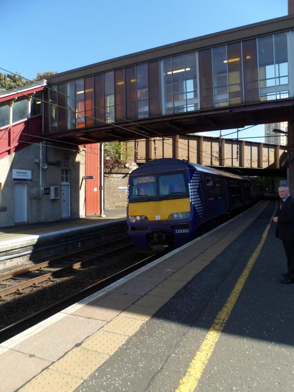 Photo of 320302 arrives at Motherwell 