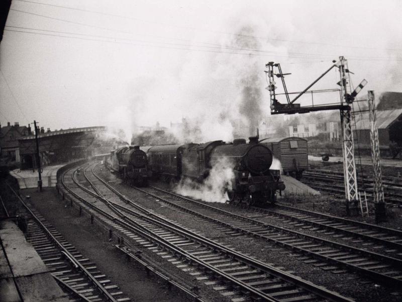 Photo of B1 and Black 5 at Larbert