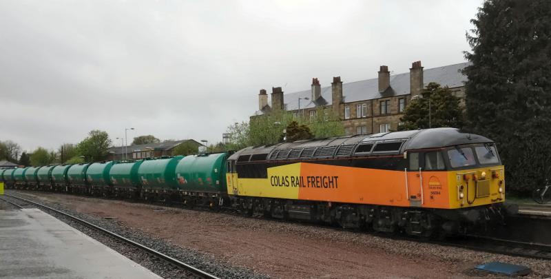 Photo of 56094 passes Larbert with 6N72 Linkswood - Grangemouth