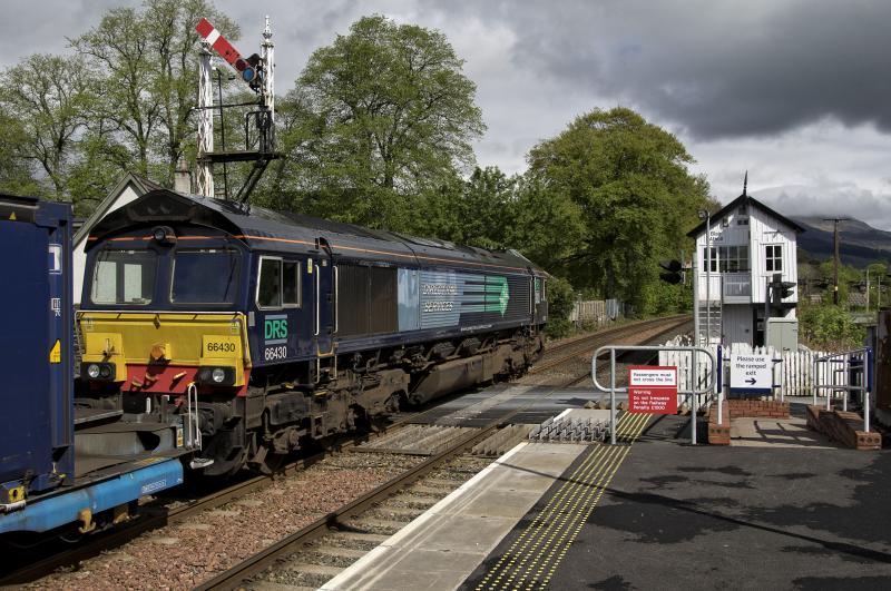 Photo of 66430  WITH MOSSEND TESCO EMPTIES BLAIR ATHOLL 10.5.14.jpg