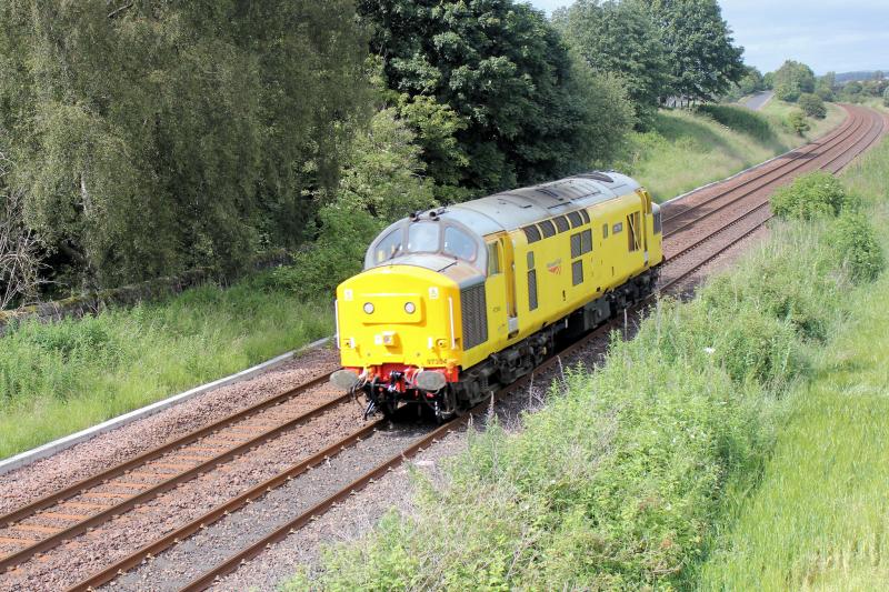 97304 passes Waulkmill with 0Zxx for Millerhill: Photo of 97304 passes Waulkmill with 0Zxx for Millerhill