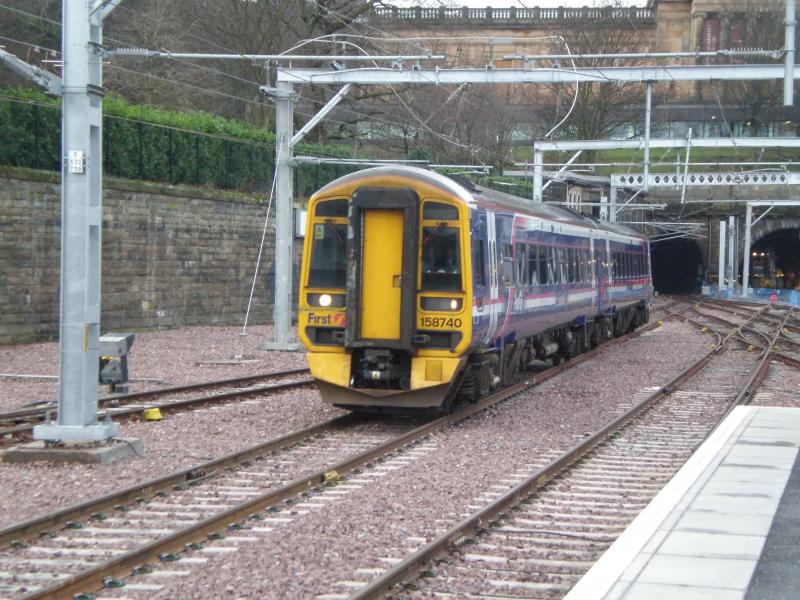 Photo of 158 740 approaching Platform 10.JPG