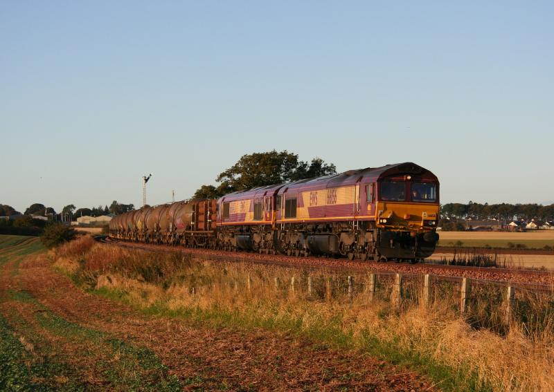 Photo of 66156 and 66043 6A31 to Aberdeen Waterloo October 2009