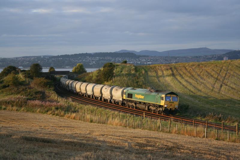 Photo of 66610 6B32 empty cement Wormit September 2009