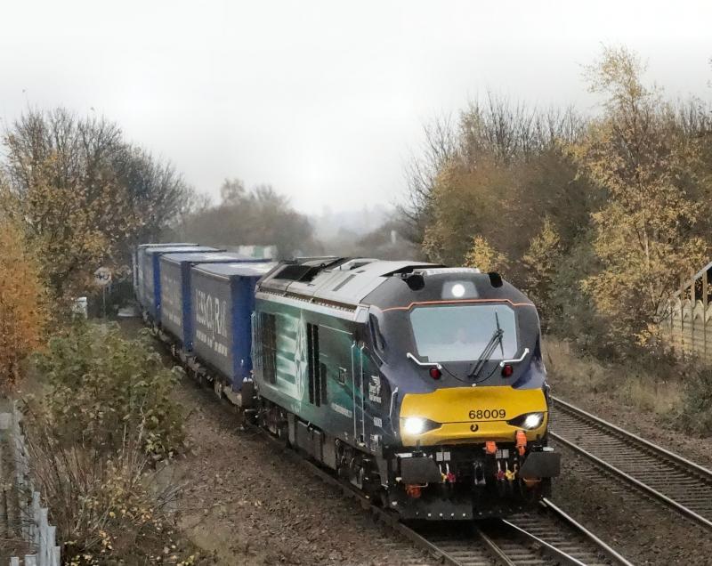 Photo of 68009 passes Grangemouth Junction with 4A13 for Aberdeen 16.11.14