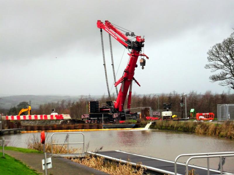 Photo of crane all set at Carmuirs Tunnel