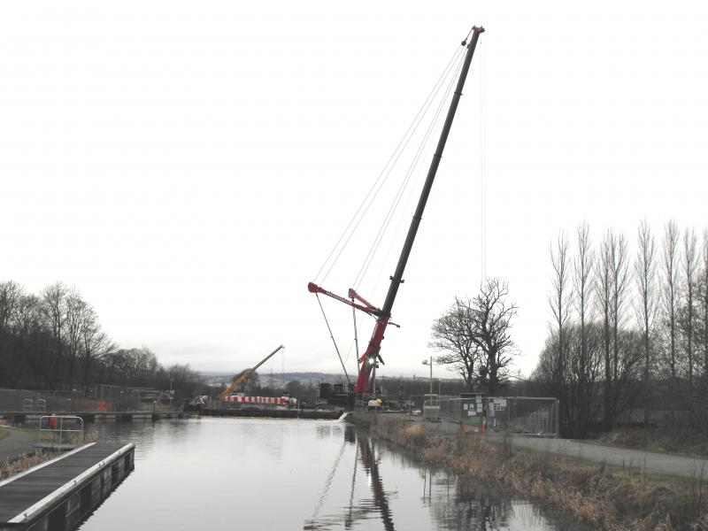 Photo of full scale height of crane