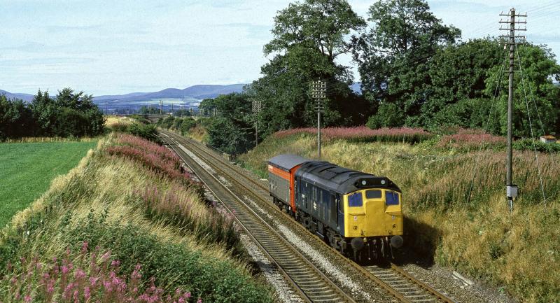 Photo of CLASS 25 NORTH OF KINNABER SEPT 81.jpg