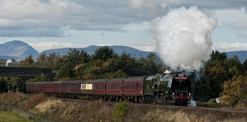 Photo of DUCHESS OF SUTHERLAND LEAVES STIRLING 6.10.12.JPG