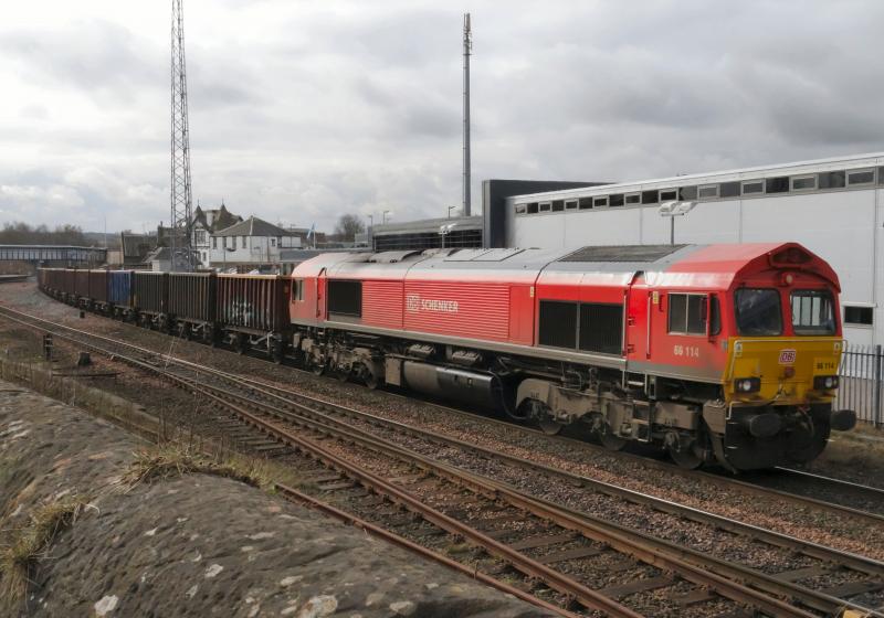 Photo of 66114 passes Larbert with 6G25 Mossend - Earlseat