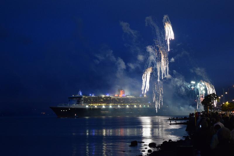 Photo of Queen Mary 2 on the Clyde, 21 May 2015