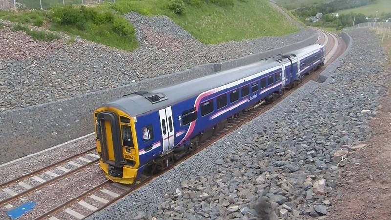 Photo of 158741 approaching Stow