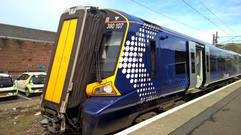 Photo of 380 107 At Ardrossan Town