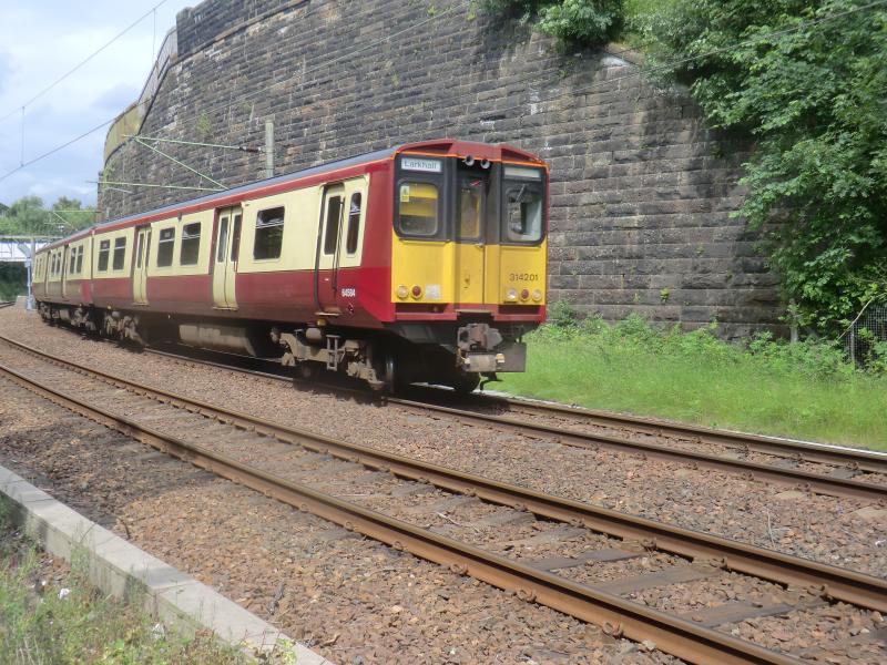 Photo of 314201 heading for Larkhall