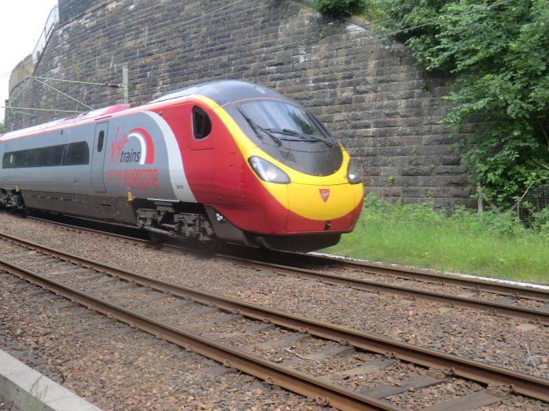 Photo of 390155 passing Mount Florida