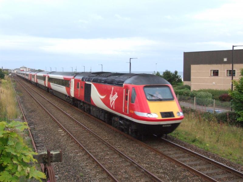 Photo of 1E30 in full VTEC livery at Carnoustie