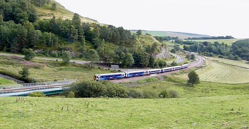 Photo of Waverley bound 6 car Golden Ticket Train 