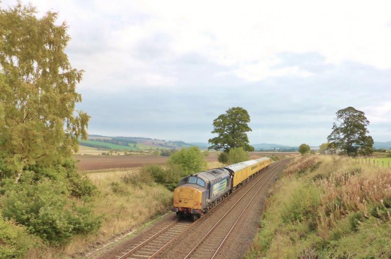 Photo of 37667 and 1Q06 north of Dunning