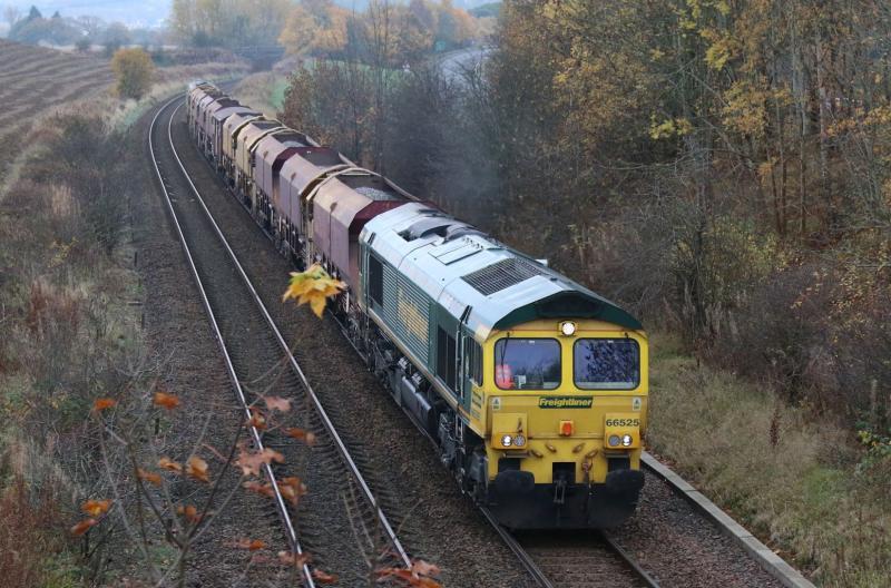 Photo of 66525 leading 6K10 - Mossend - Dingwall