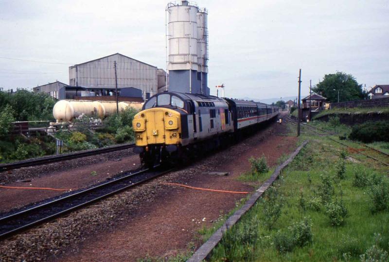 Photo of 37070 runs through Larbert on the Inverness-Edinburgh Clansman replacement service.jpg