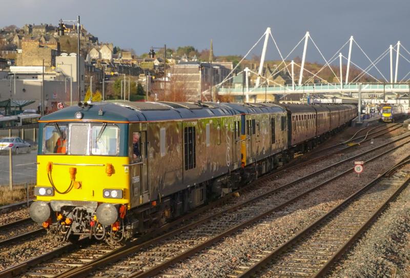 Photo of 73966 & 967 pass Stirling Middle with 5Z73 for Bo'ness