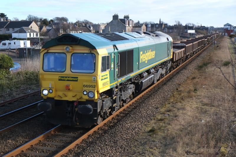 Photo of 66952 at Carnoustie