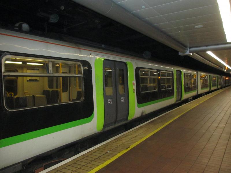 Photo of Grab shot of Midland 320 at Glasgow Central LL