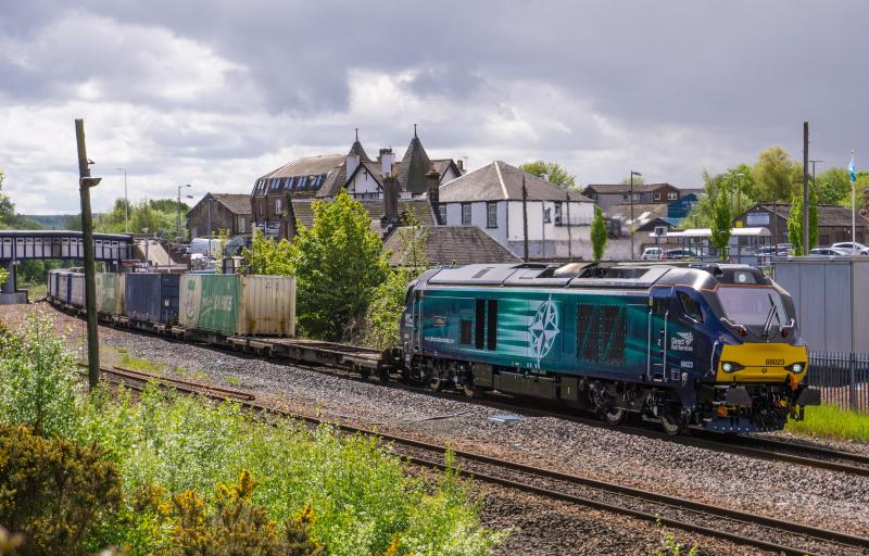 Photo of 68023 passes Larbert with 4A13 for Aberdeen. 20.5.16