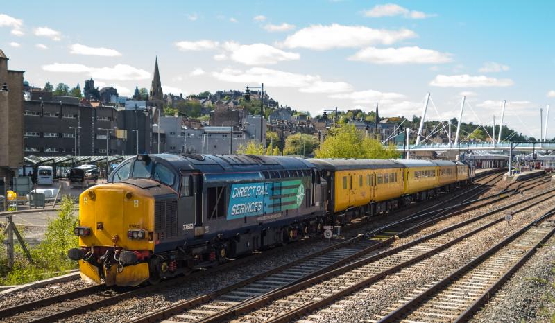 Photo of 37602 & 608 pass Stirling Middle with 1Z01 for Inverness