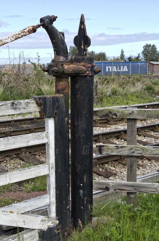 Photo of DISUSED LEVEL CROSSING GATE FORRES 24.5.15.jpg