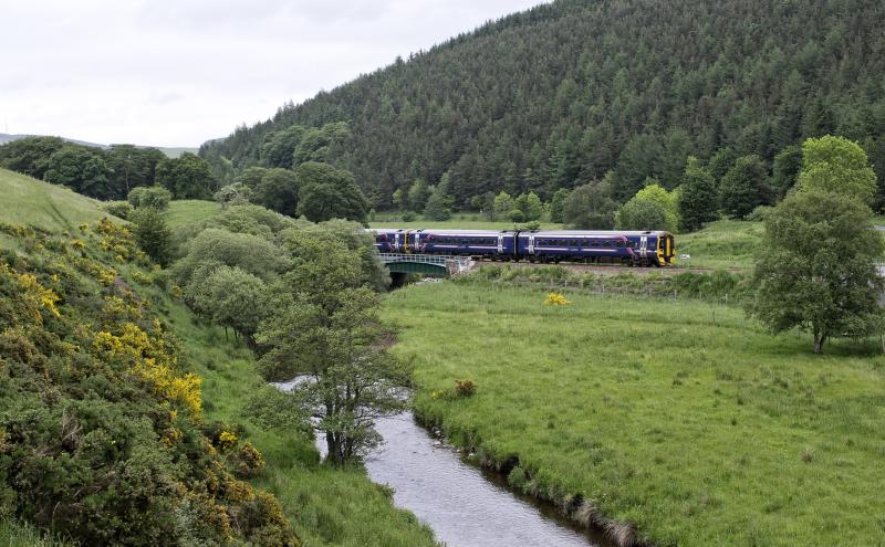 Photo of 158'S BRIDGE 54 GALA LINE 18.6.16.jpg