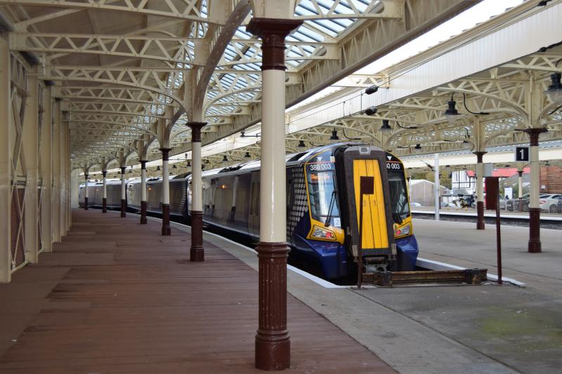 Photo of 380003 at Wemyss Bay