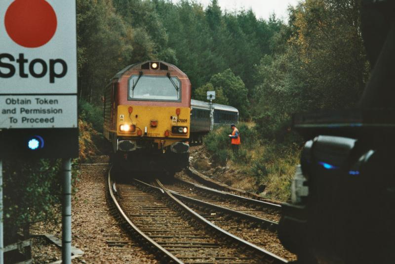 Photo of 67009 arrives Tulloch 14/10/06