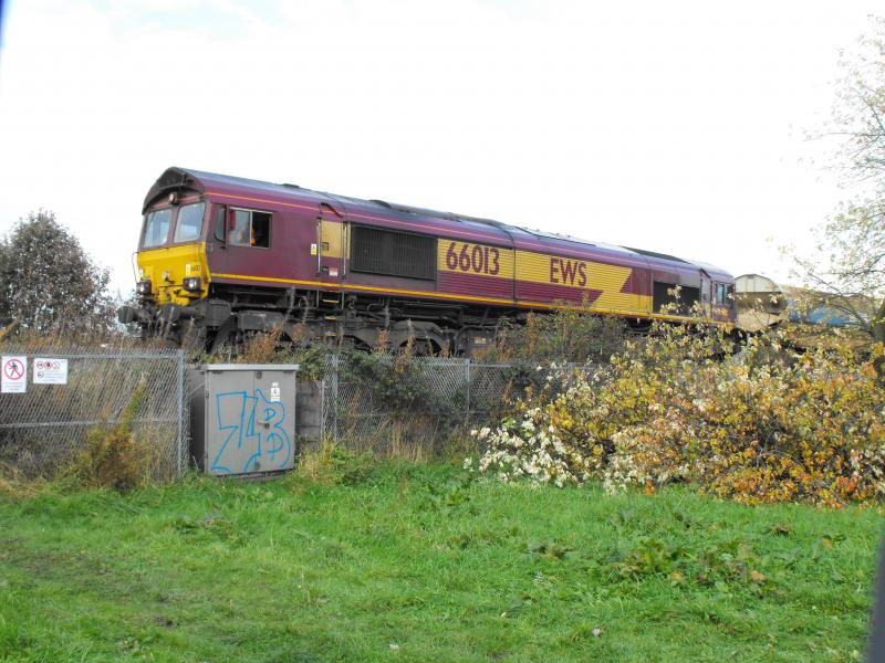 Photo of 66013 awaits entry to Carmuirs worksite