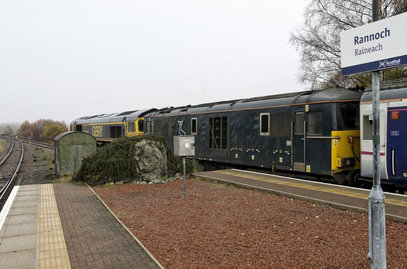 Photo of 66739 AND 73967  ON 29.10.16 WITH LATE RUNNING SLEEPER.jpg