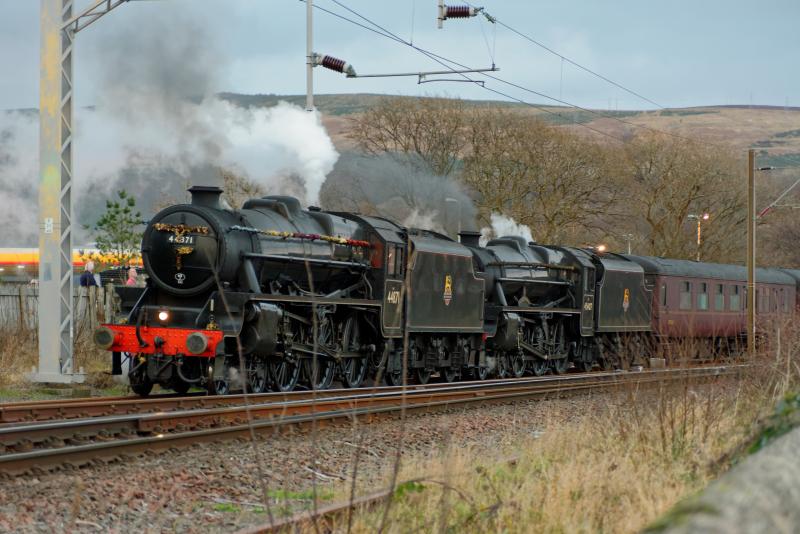 Photo of LMS Black 5s Nos. 44871 and 45407 at Craigendoran Junction