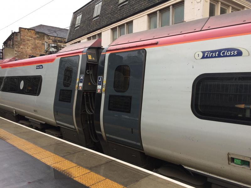 Photo of VT 390115 at Glasgow Central