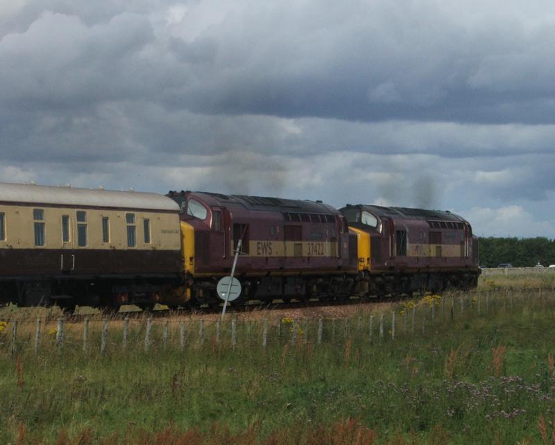 Photo of NORTHERN BELLE - 5Z37 approaching Brora