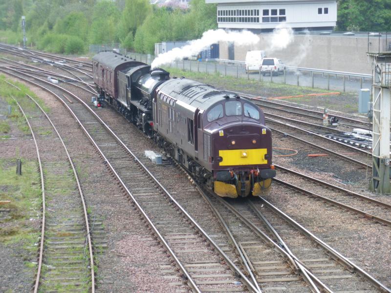 Photo of 37685 arrives at Perth 30/04/17