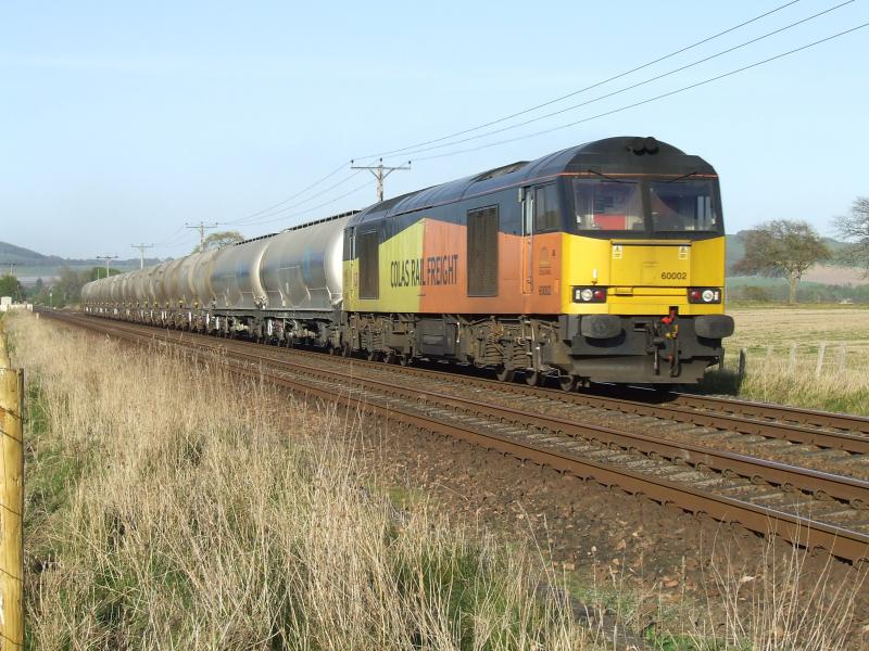 Photo of 60002 passes Bow of Fife LC 08 May 2017