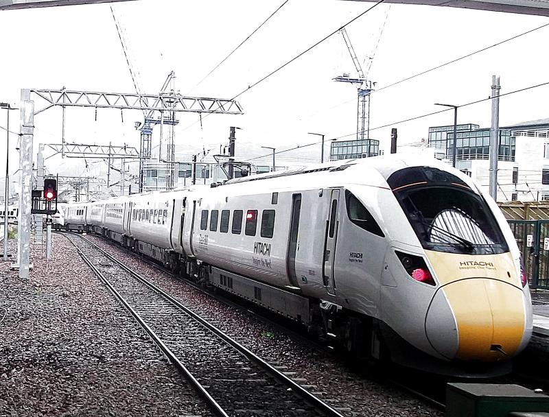 Photo of 800001 At Edinburgh Waverley