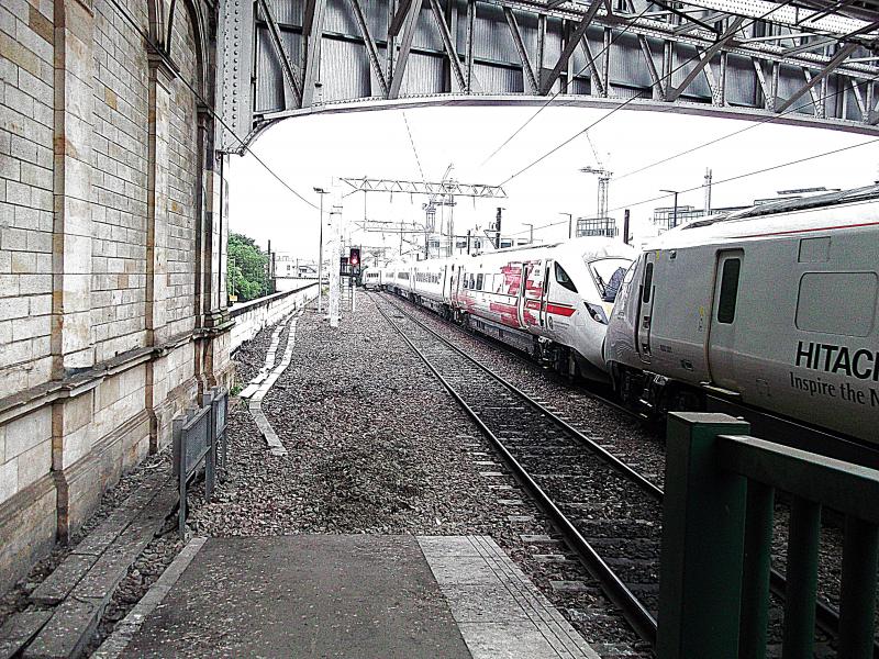 Photo of 800002 At Edinburgh Waverley