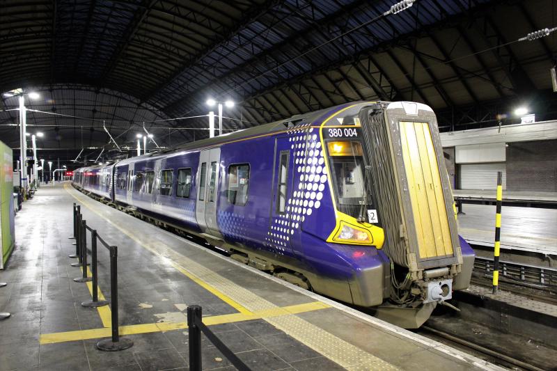 Photo of The first electric passenger train at Queen Street high level