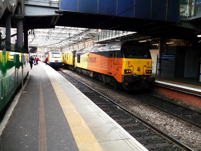 Photo of 67023 at Edinburgh Waverley