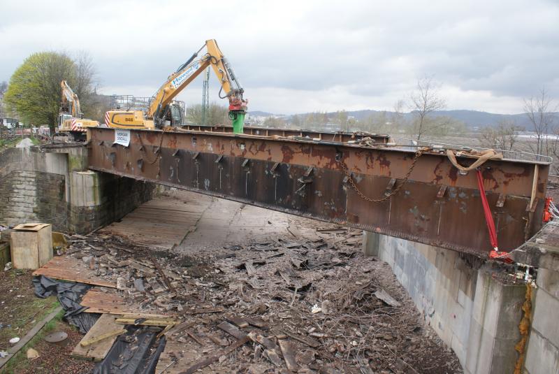 Photo of Kerse Road bridge beams minus the footpath cantilevers.