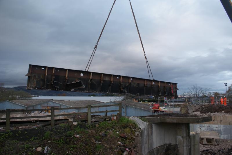 Photo of The north side main beam is lifted out at Kerse Road.