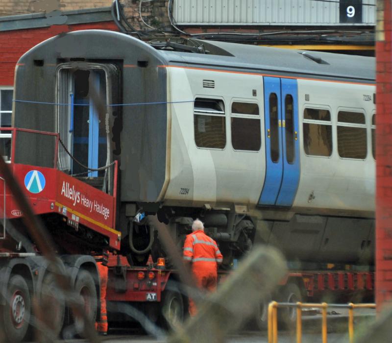 Photo of 72284 Being off loaded