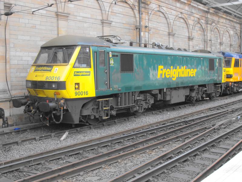 Photo of Class 90 in Edinburgh Waverley