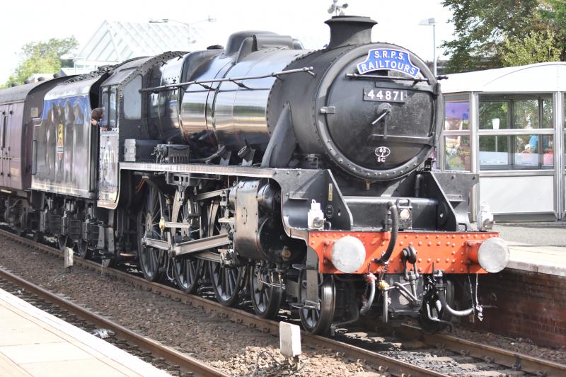 Photo of 44871 at Kirkcaldy Station